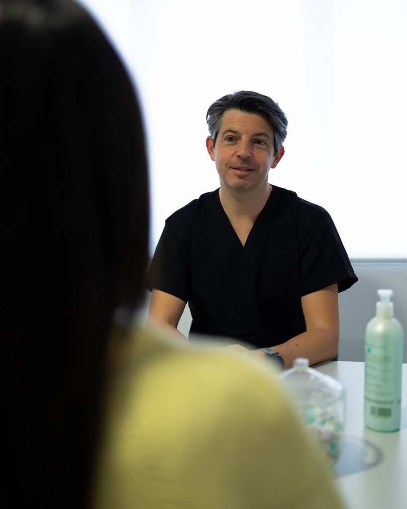 entrevista en la consulta de Osteopatía